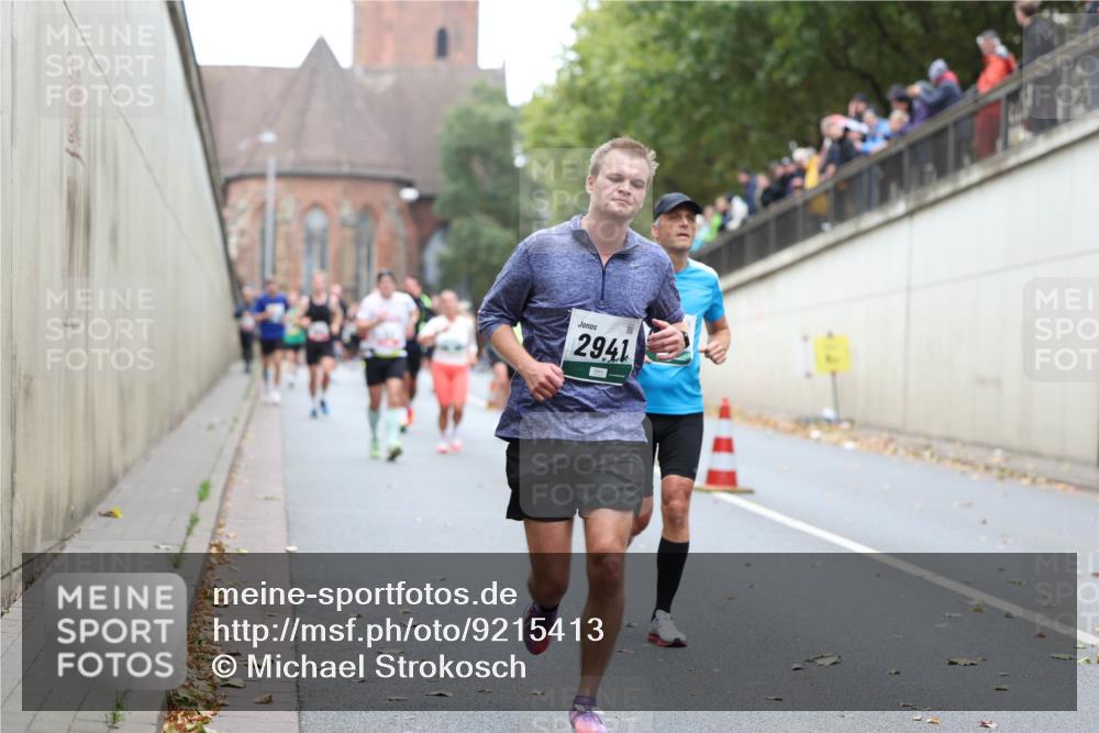 05.10.2025 - 20. swb-Marathon Bremen Michael Strokosch http://msf.ph/oto/9215413 05.10.2025 12:45:15 Laufen 2941 meine-sportfotos.de