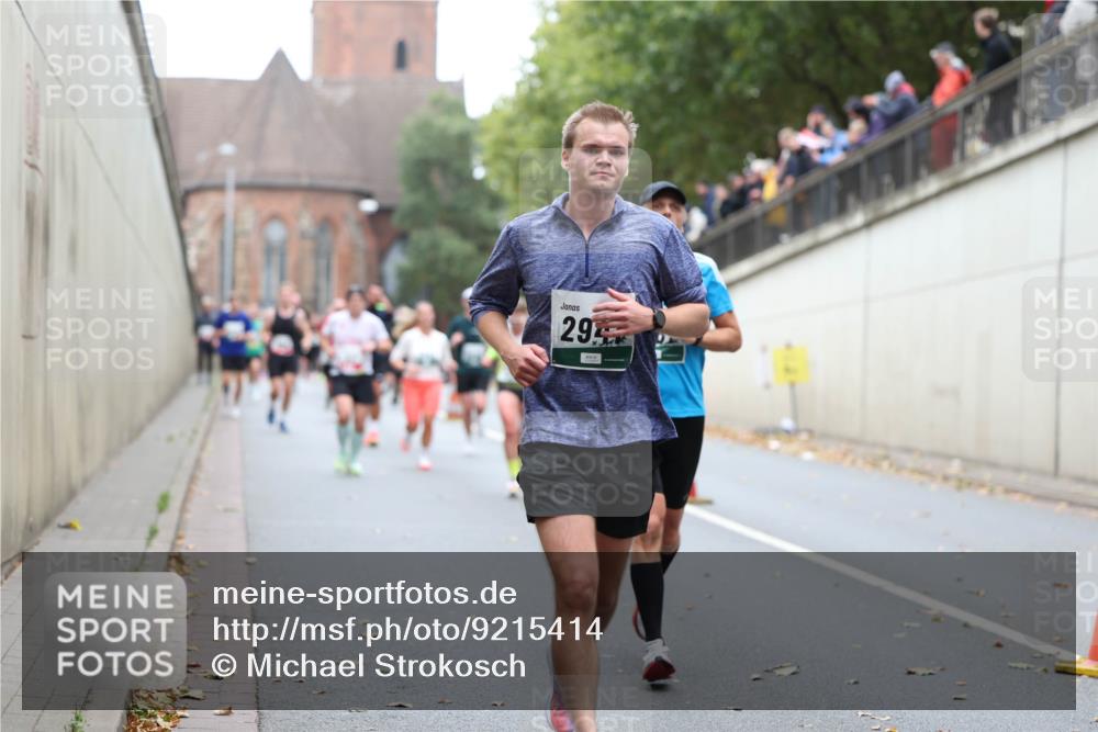 05.10.2025 - 20. swb-Marathon Bremen Michael Strokosch http://msf.ph/oto/9215414 05.10.2025 12:45:15 Laufen 29 meine-sportfotos.de
