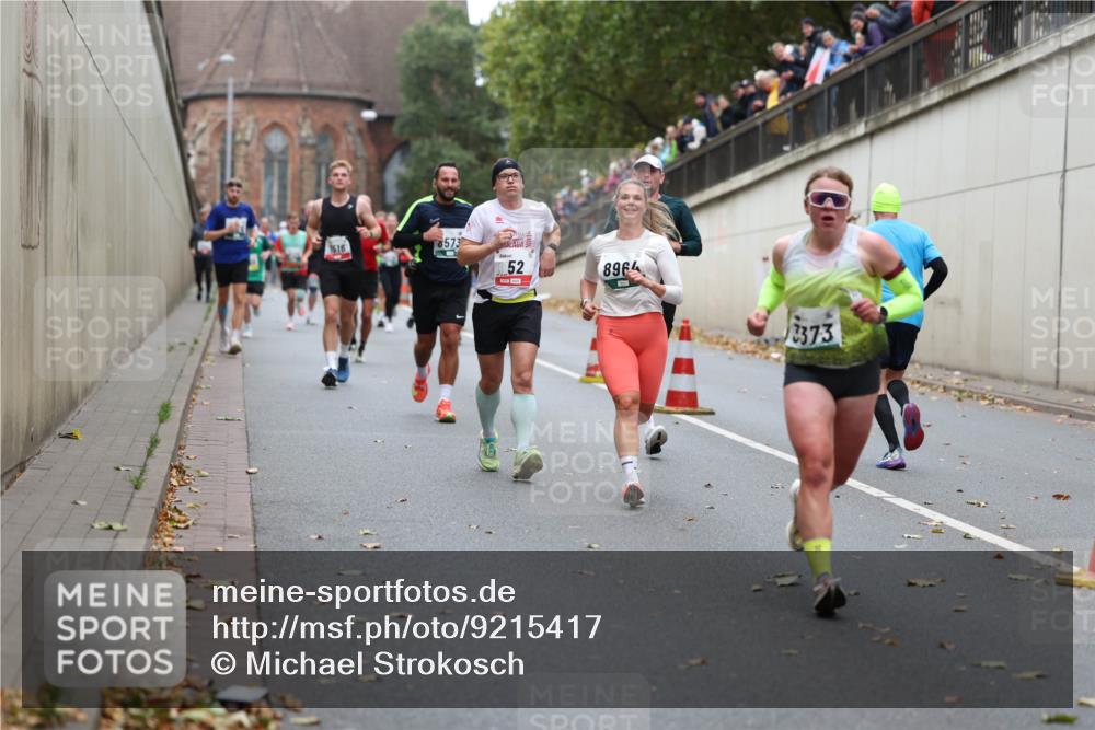05.10.2025 - 20. swb-Marathon Bremen Michael Strokosch http://msf.ph/oto/9215417 05.10.2025 12:45:19 Laufen 516, 8573, 52, 8964, 373 meine-sportfotos.de