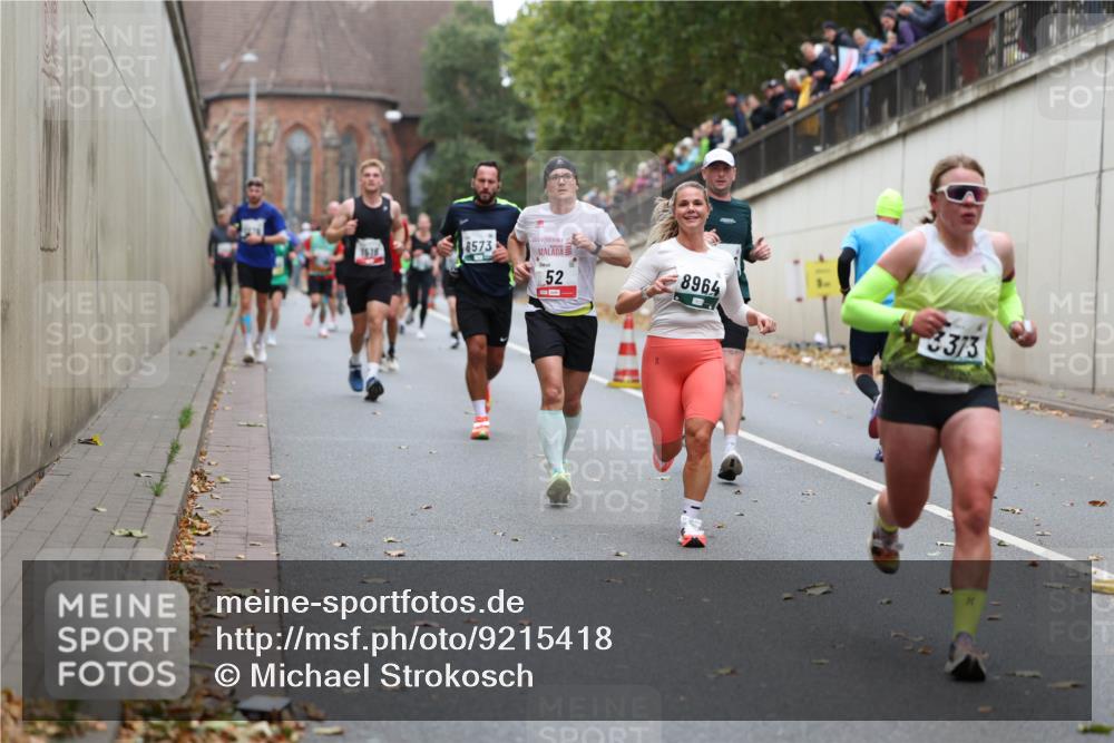 05.10.2025 - 20. swb-Marathon Bremen Michael Strokosch http://msf.ph/oto/9215418 05.10.2025 12:45:19 Laufen 1515, 8573, 52, 8964, 3313 meine-sportfotos.de