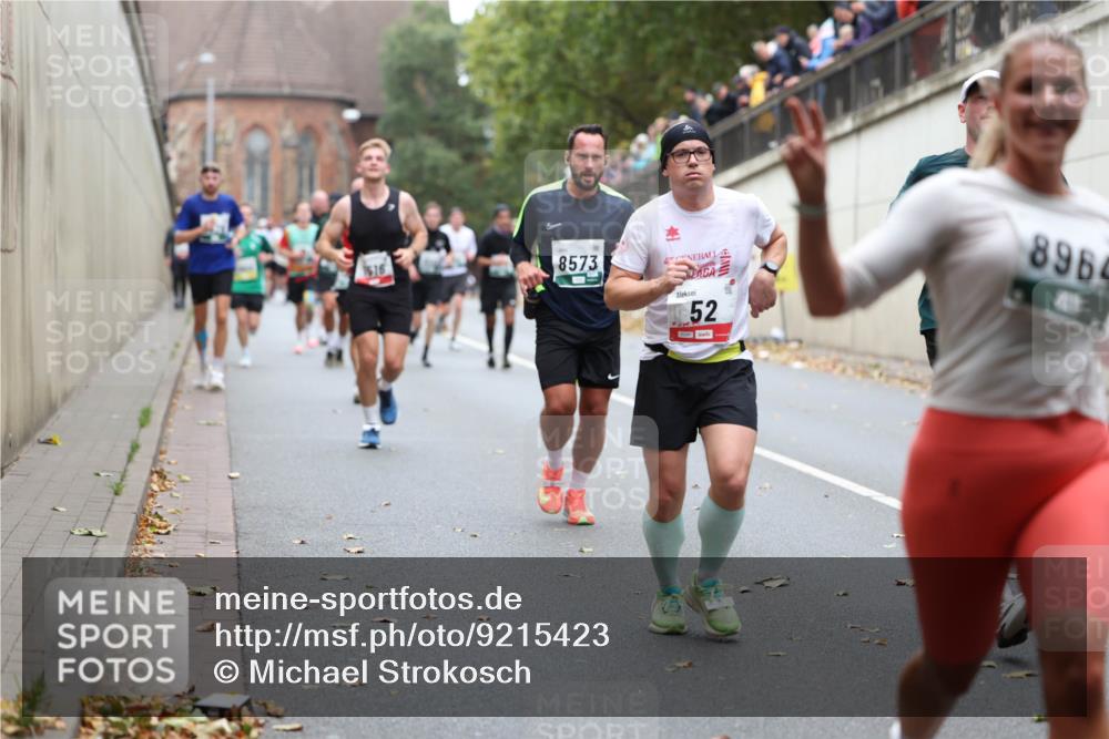 05.10.2025 - 20. swb-Marathon Bremen Michael Strokosch http://msf.ph/oto/9215423 05.10.2025 12:45:21 Laufen 516, 8573, 52, 8964 meine-sportfotos.de