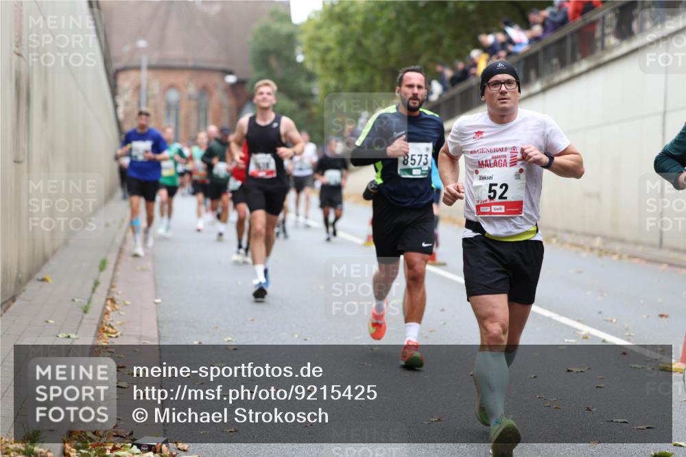 05.10.2025 - 20. swb-Marathon Bremen Michael Strokosch http://msf.ph/oto/9215425 05.10.2025 12:45:21 Laufen 8573, 52, 00287 meine-sportfotos.de