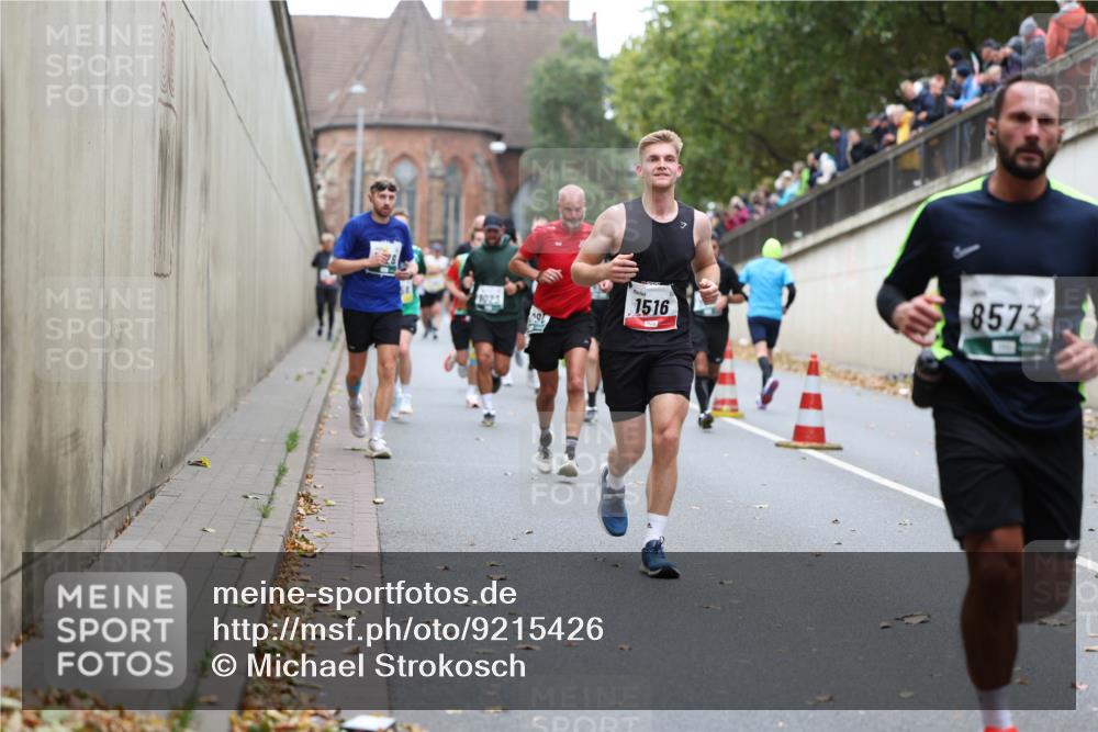 05.10.2025 - 20. swb-Marathon Bremen Michael Strokosch http://msf.ph/oto/9215426 05.10.2025 12:45:22 Laufen 09, 1516, 8573 meine-sportfotos.de