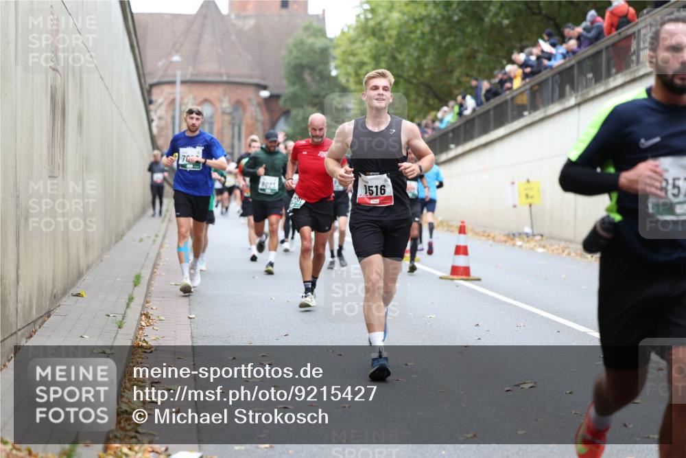 05.10.2025 - 20. swb-Marathon Bremen Michael Strokosch http://msf.ph/oto/9215427 05.10.2025 12:45:23 Laufen 8025, 1516, 852 meine-sportfotos.de