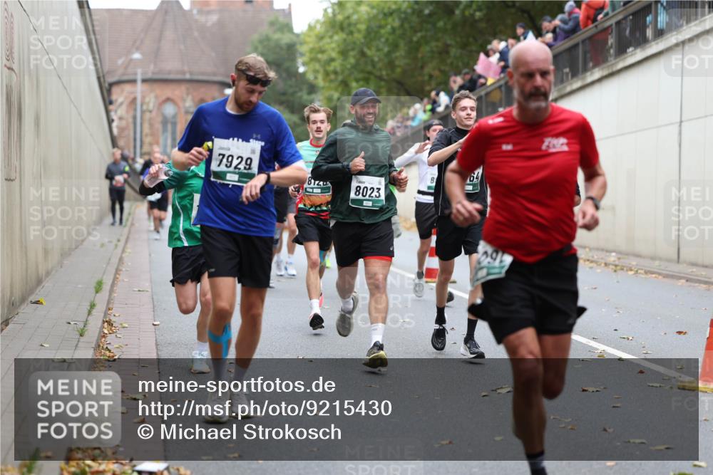 05.10.2025 - 20. swb-Marathon Bremen Michael Strokosch http://msf.ph/oto/9215430 05.10.2025 12:45:26 Laufen 7929, 8120, 8023, 8, 64 meine-sportfotos.de