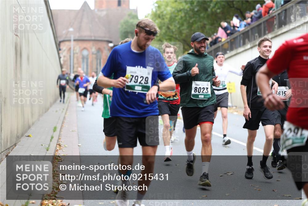 05.10.2025 - 20. swb-Marathon Bremen Michael Strokosch http://msf.ph/oto/9215431 05.10.2025 12:45:26 Laufen 7929, 8023, 615 meine-sportfotos.de