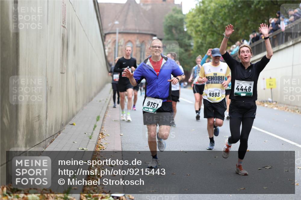 05.10.2025 - 20. swb-Marathon Bremen Michael Strokosch http://msf.ph/oto/9215443 05.10.2025 12:45:33 Laufen 9151, 59, 9983, 4446 meine-sportfotos.de