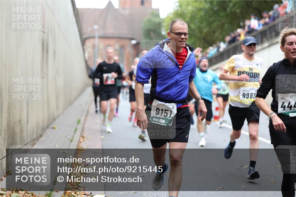 05.10.2025 - 20. swb-Marathon Bremen Michael Strokosch http://msf.ph/oto/9215445 05.10.2025 12:45:34 Laufen 9151, 04829, 59, 9983, 444 meine-sportfotos.de
