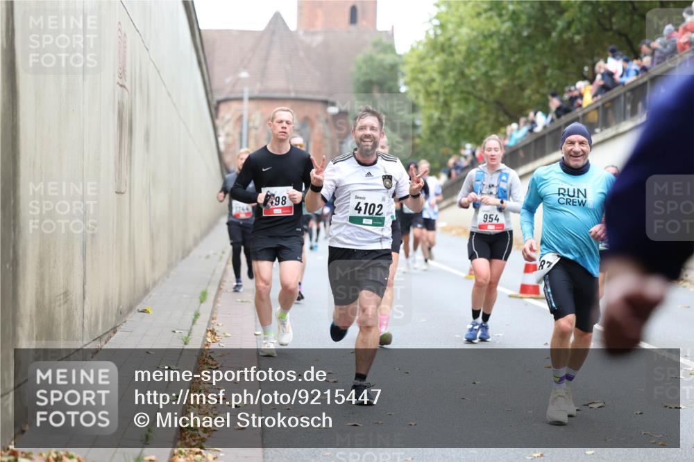 05.10.2025 - 20. swb-Marathon Bremen Michael Strokosch http://msf.ph/oto/9215447 05.10.2025 12:45:35 Laufen 98, 4102, 954, 87 meine-sportfotos.de