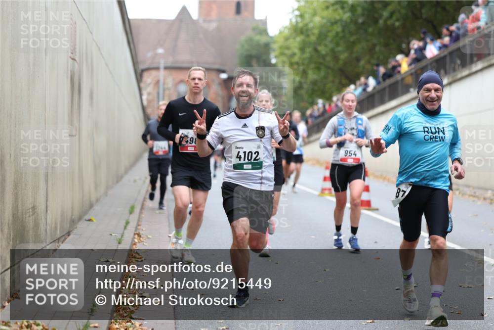 05.10.2025 - 20. swb-Marathon Bremen Michael Strokosch http://msf.ph/oto/9215449 05.10.2025 12:45:35 Laufen 98, 4102, 954, 87 meine-sportfotos.de