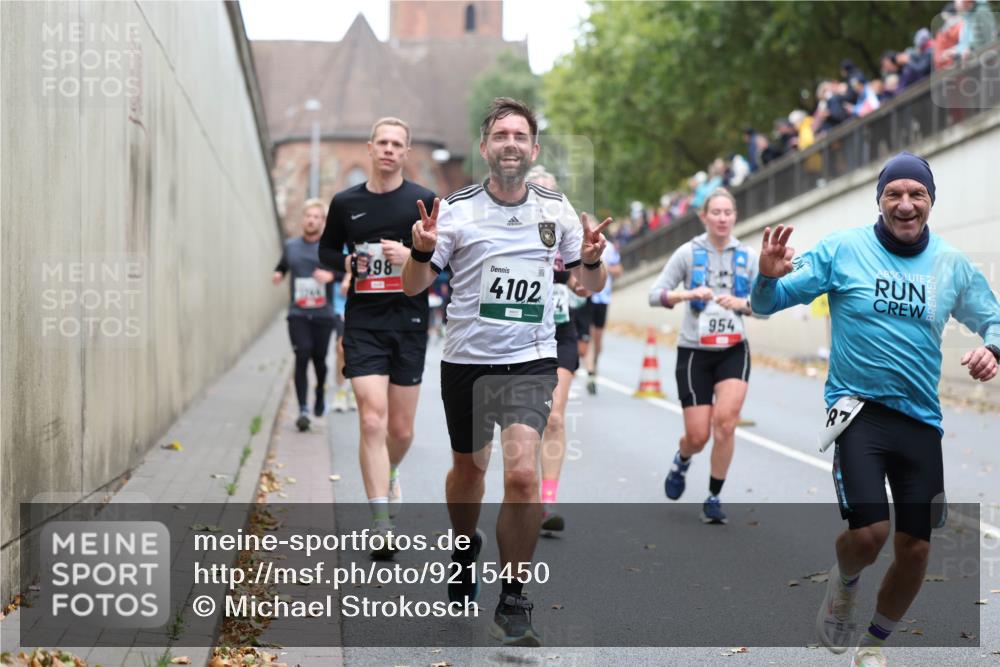 05.10.2025 - 20. swb-Marathon Bremen Michael Strokosch http://msf.ph/oto/9215450 05.10.2025 12:45:35 Laufen 98, 4102, 954, 87 meine-sportfotos.de