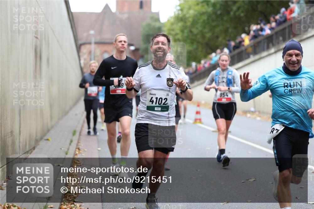 05.10.2025 - 20. swb-Marathon Bremen Michael Strokosch http://msf.ph/oto/9215451 05.10.2025 12:45:36 Laufen 954, 4102, 87 meine-sportfotos.de