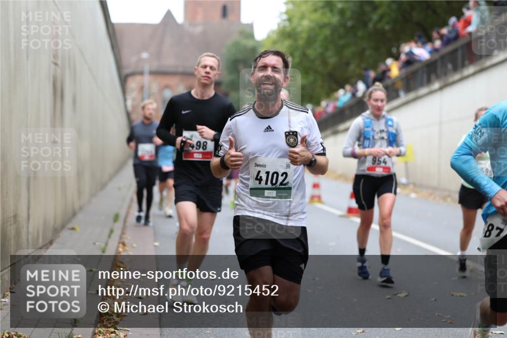 05.10.2025 - 20. swb-Marathon Bremen Michael Strokosch http://msf.ph/oto/9215452 05.10.2025 12:45:36 Laufen 498, 4102, 954, 87 meine-sportfotos.de