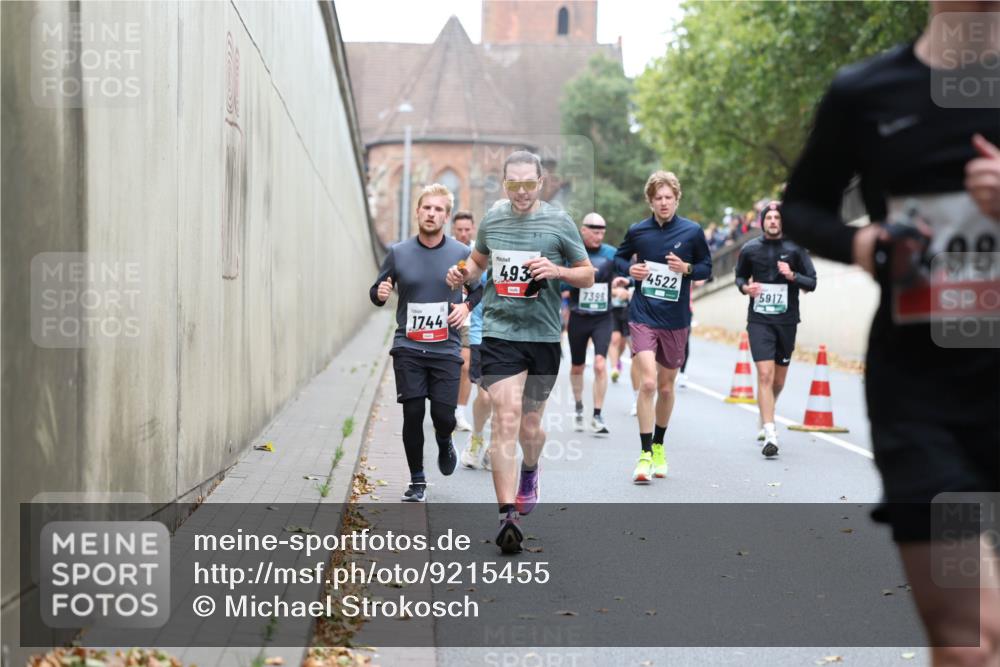 05.10.2025 - 20. swb-Marathon Bremen Michael Strokosch http://msf.ph/oto/9215455 05.10.2025 12:45:38 Laufen 1744, 493, 7398, 4522, 498, 5917 meine-sportfotos.de