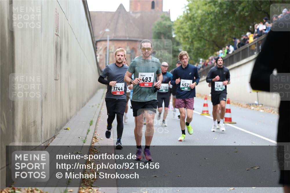 05.10.2025 - 20. swb-Marathon Bremen Michael Strokosch http://msf.ph/oto/9215456 05.10.2025 12:45:38 Laufen 1744, 493, 7398, 452, 5917 meine-sportfotos.de