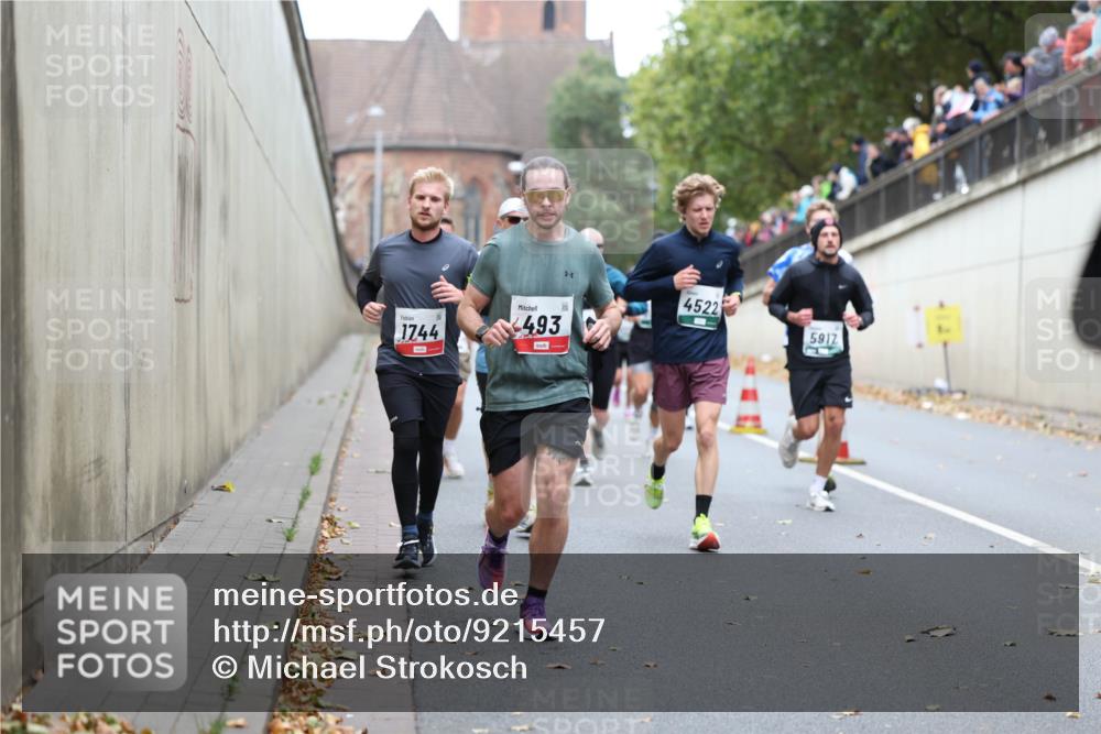 05.10.2025 - 20. swb-Marathon Bremen Michael Strokosch http://msf.ph/oto/9215457 05.10.2025 12:45:38 Laufen 1744, 493, 4522, 5917 meine-sportfotos.de