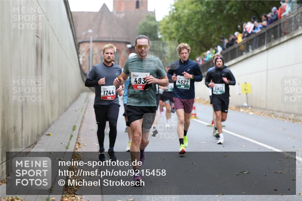 05.10.2025 - 20. swb-Marathon Bremen Michael Strokosch http://msf.ph/oto/9215458 05.10.2025 12:45:38 Laufen 1744, 493, 4522, 5917 meine-sportfotos.de