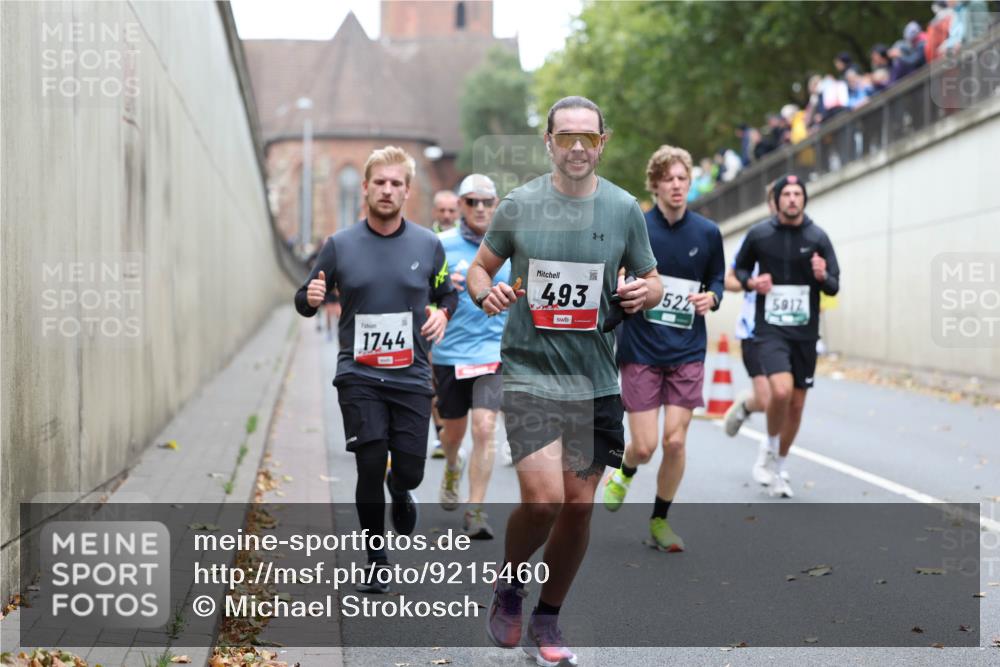 05.10.2025 - 20. swb-Marathon Bremen Michael Strokosch http://msf.ph/oto/9215460 05.10.2025 12:45:39 Laufen 1744, 493, 522, 5917 meine-sportfotos.de
