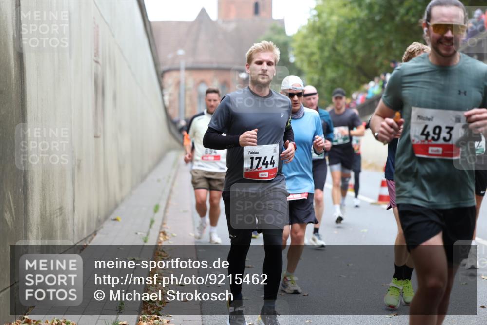 05.10.2025 - 20. swb-Marathon Bremen Michael Strokosch http://msf.ph/oto/9215462 05.10.2025 12:45:40 Laufen 694, 1744, 493 meine-sportfotos.de