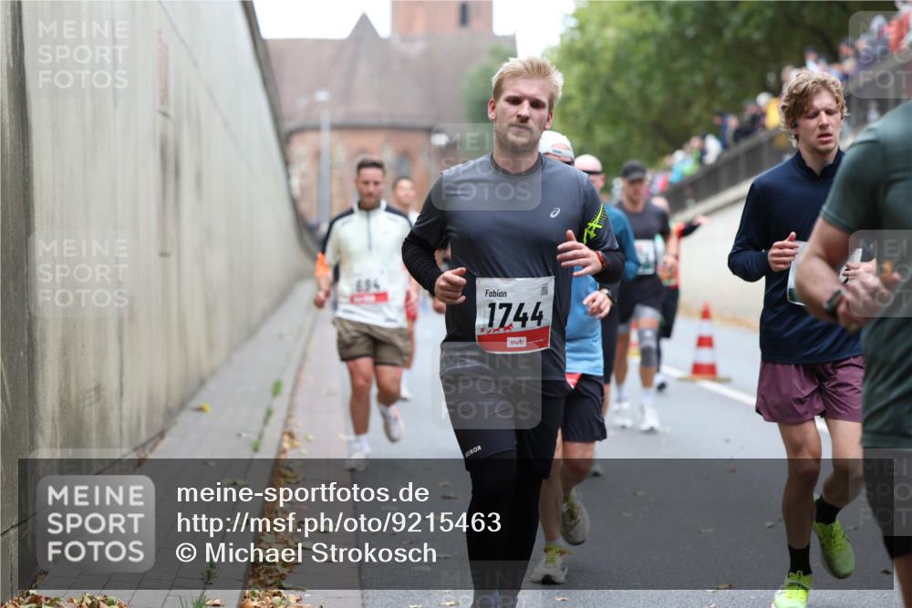 05.10.2025 - 20. swb-Marathon Bremen Michael Strokosch http://msf.ph/oto/9215463 05.10.2025 12:45:40 Laufen 1744 meine-sportfotos.de
