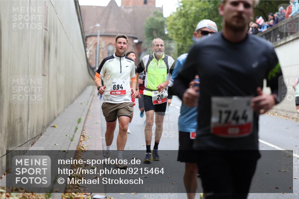05.10.2025 - 20. swb-Marathon Bremen Michael Strokosch http://msf.ph/oto/9215464 05.10.2025 12:45:41 Laufen 694, 20, 1744 meine-sportfotos.de