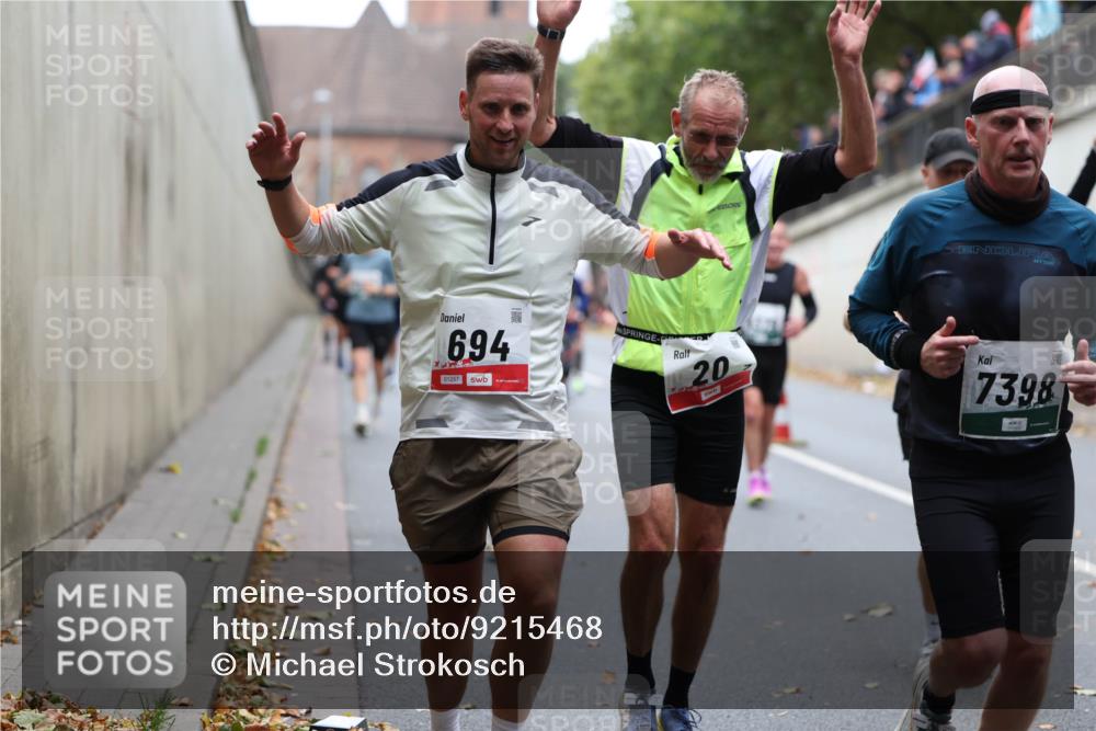 05.10.2025 - 20. swb-Marathon Bremen Michael Strokosch http://msf.ph/oto/9215468 05.10.2025 12:45:42 Laufen 500, 694, 01257, 20, 7398 meine-sportfotos.de