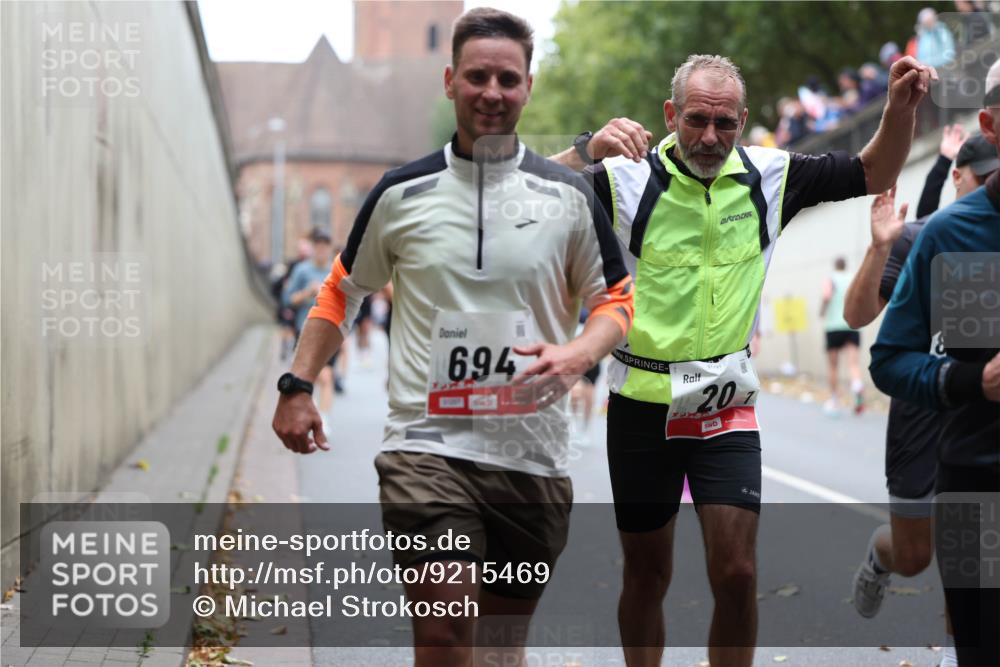 05.10.2025 - 20. swb-Marathon Bremen Michael Strokosch http://msf.ph/oto/9215469 05.10.2025 12:45:42 Laufen 694, 20 meine-sportfotos.de