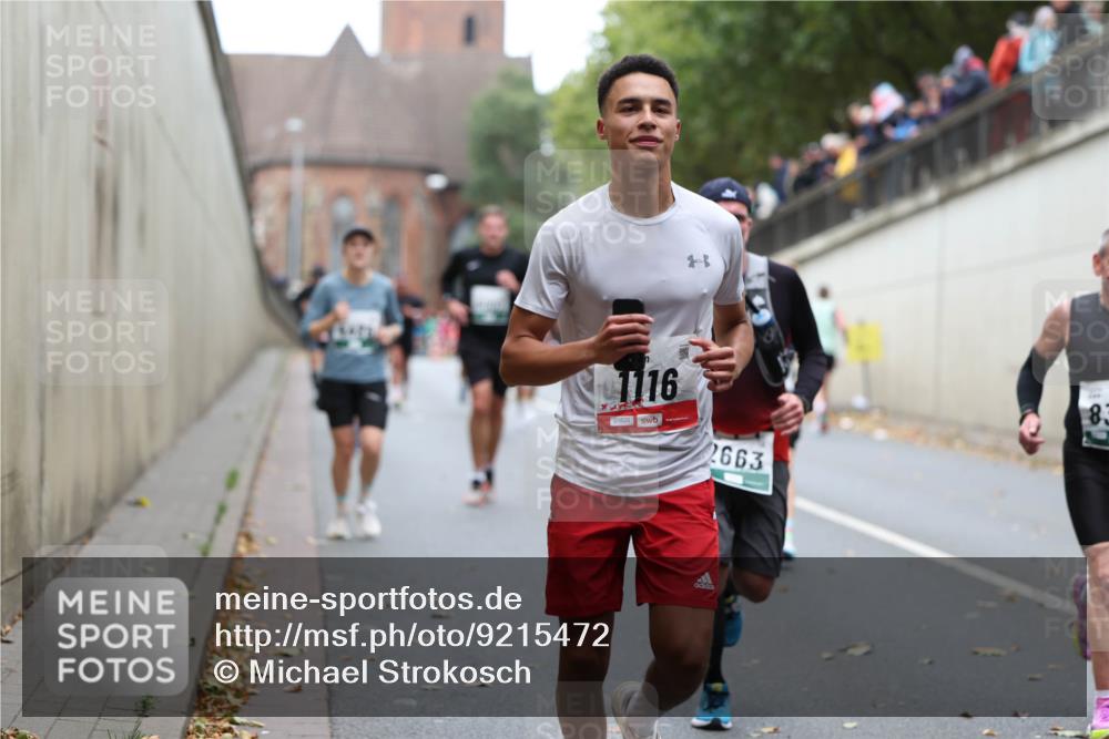 05.10.2025 - 20. swb-Marathon Bremen Michael Strokosch http://msf.ph/oto/9215472 05.10.2025 12:45:44 Laufen 1116, 01620, 2663, 83 meine-sportfotos.de