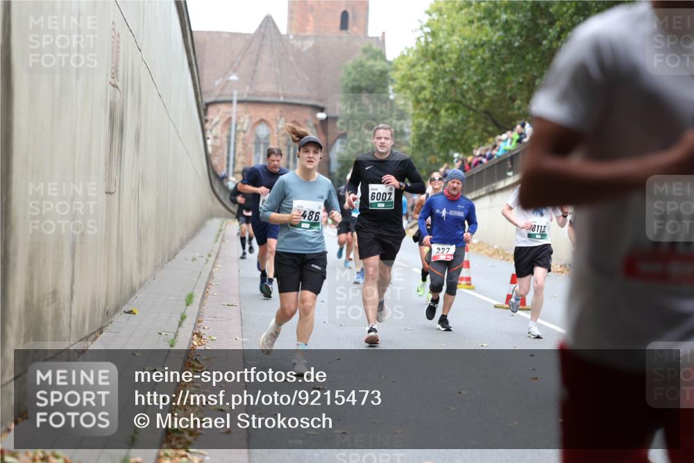 05.10.2025 - 20. swb-Marathon Bremen Michael Strokosch http://msf.ph/oto/9215473 05.10.2025 12:45:45 Laufen 486, 6007, 227, 8113, 11 meine-sportfotos.de