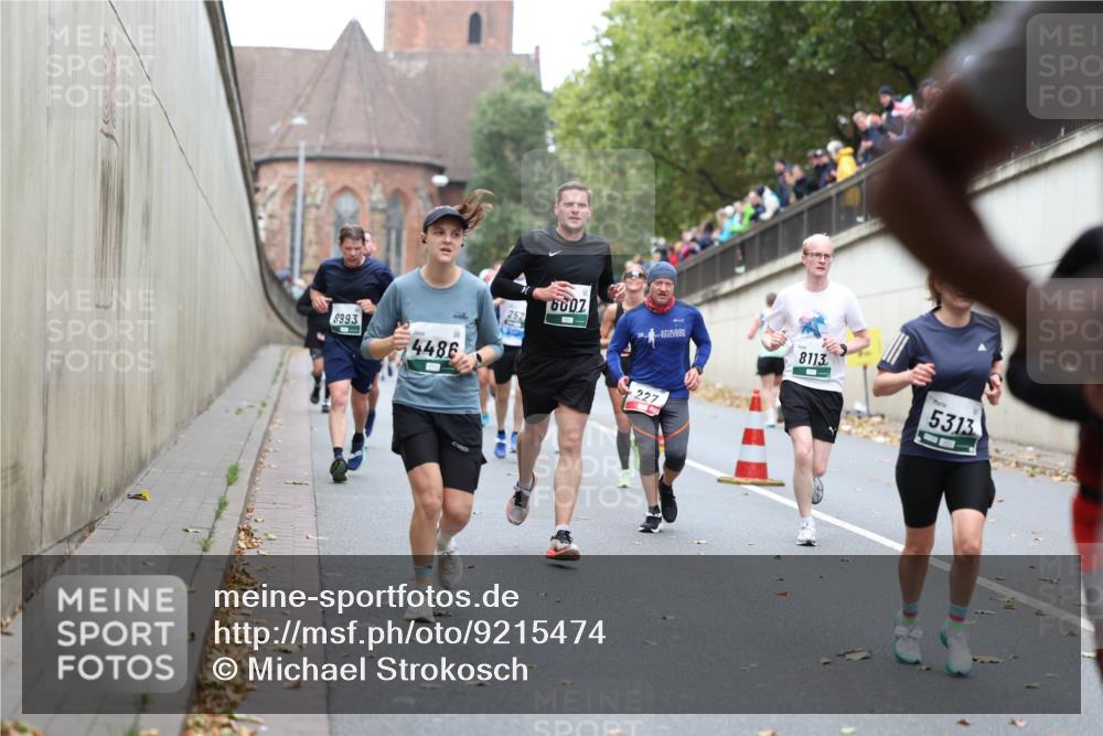 05.10.2025 - 20. swb-Marathon Bremen Michael Strokosch http://msf.ph/oto/9215474 05.10.2025 12:45:45 Laufen 8993, 4486, 252, 6007, 227, 8113, 5313 meine-sportfotos.de