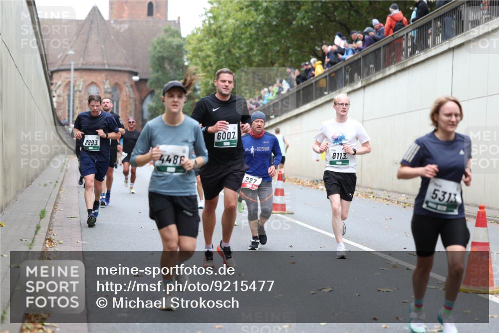 05.10.2025 - 20. swb-Marathon Bremen Michael Strokosch http://msf.ph/oto/9215477 05.10.2025 12:45:46 Laufen 8993, 4486, 6007, 227, 8113, 5313 meine-sportfotos.de