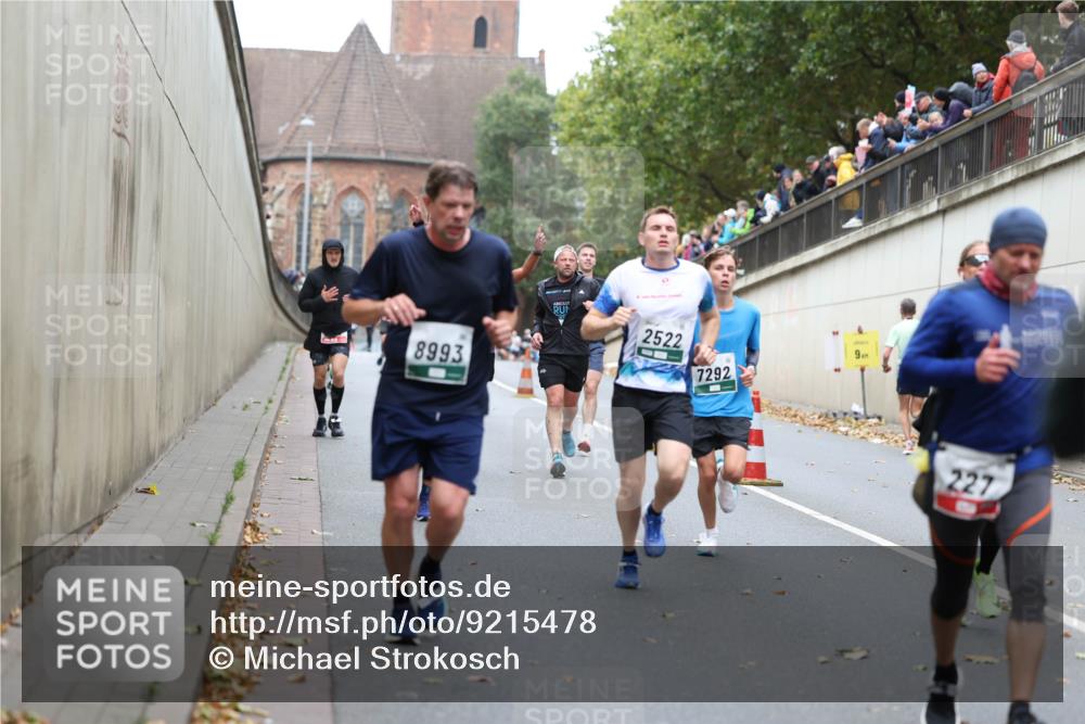 05.10.2025 - 20. swb-Marathon Bremen Michael Strokosch http://msf.ph/oto/9215478 05.10.2025 12:45:48 Laufen 8993, 2522, 7292, 9, 227 meine-sportfotos.de