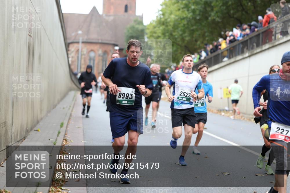 05.10.2025 - 20. swb-Marathon Bremen Michael Strokosch http://msf.ph/oto/9215479 05.10.2025 12:45:49 Laufen 8993, 2522, 7292, 1980, 227 meine-sportfotos.de