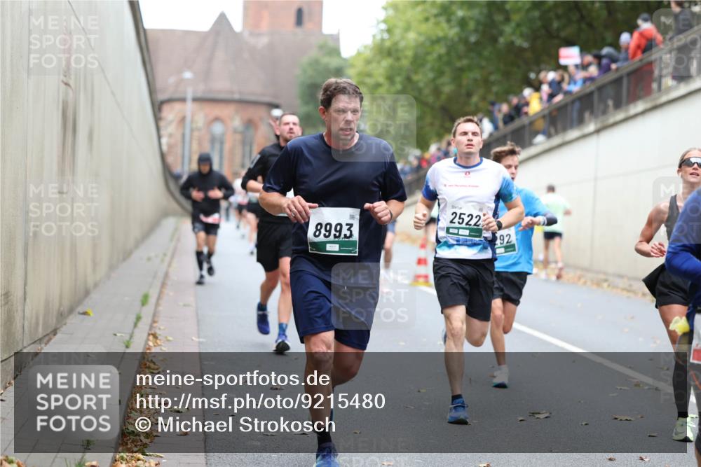 05.10.2025 - 20. swb-Marathon Bremen Michael Strokosch http://msf.ph/oto/9215480 05.10.2025 12:45:49 Laufen 8993, 2522, 292 meine-sportfotos.de