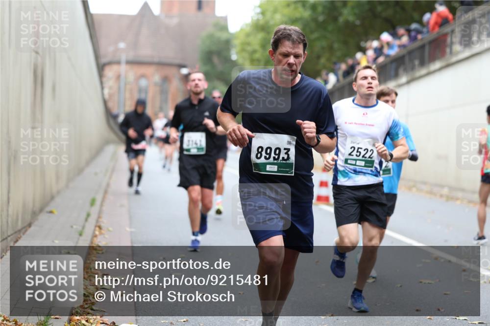 05.10.2025 - 20. swb-Marathon Bremen Michael Strokosch http://msf.ph/oto/9215481 05.10.2025 12:45:49 Laufen 3141, 8993, 2522 meine-sportfotos.de