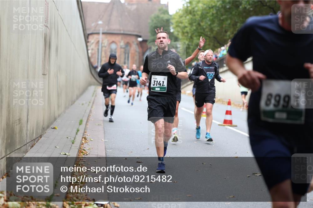 05.10.2025 - 20. swb-Marathon Bremen Michael Strokosch http://msf.ph/oto/9215482 05.10.2025 12:45:50 Laufen 3141, 8993 meine-sportfotos.de