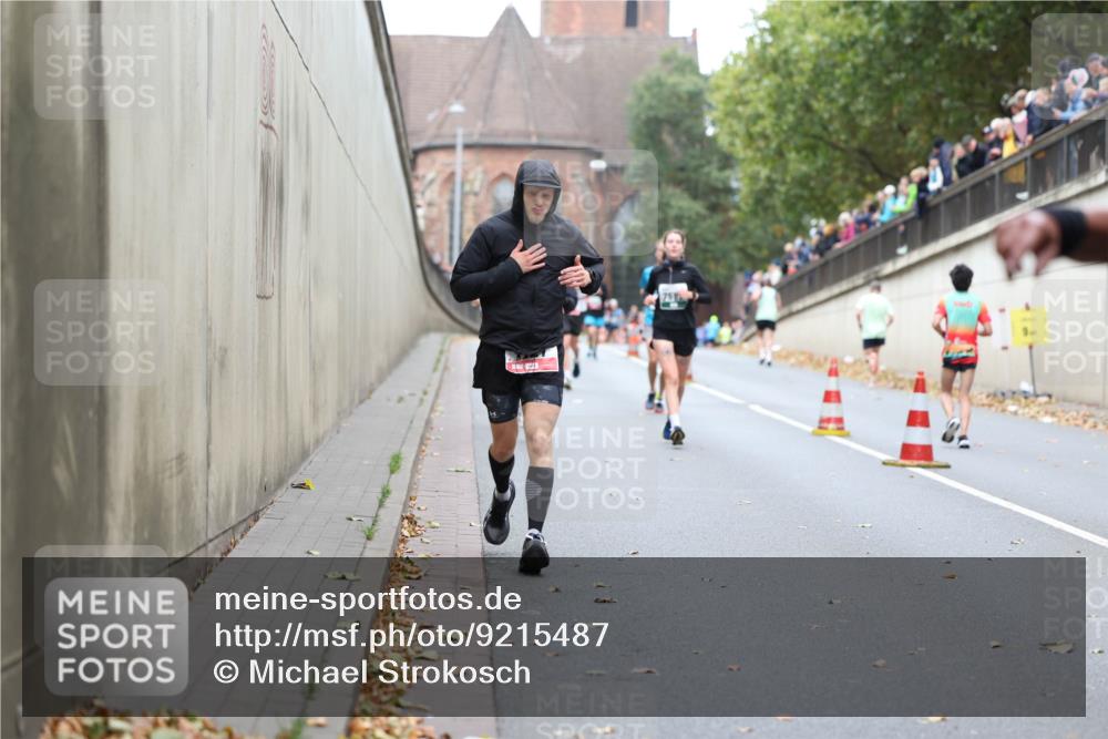 05.10.2025 - 20. swb-Marathon Bremen Michael Strokosch http://msf.ph/oto/9215487 05.10.2025 12:45:53 Laufen 751 meine-sportfotos.de