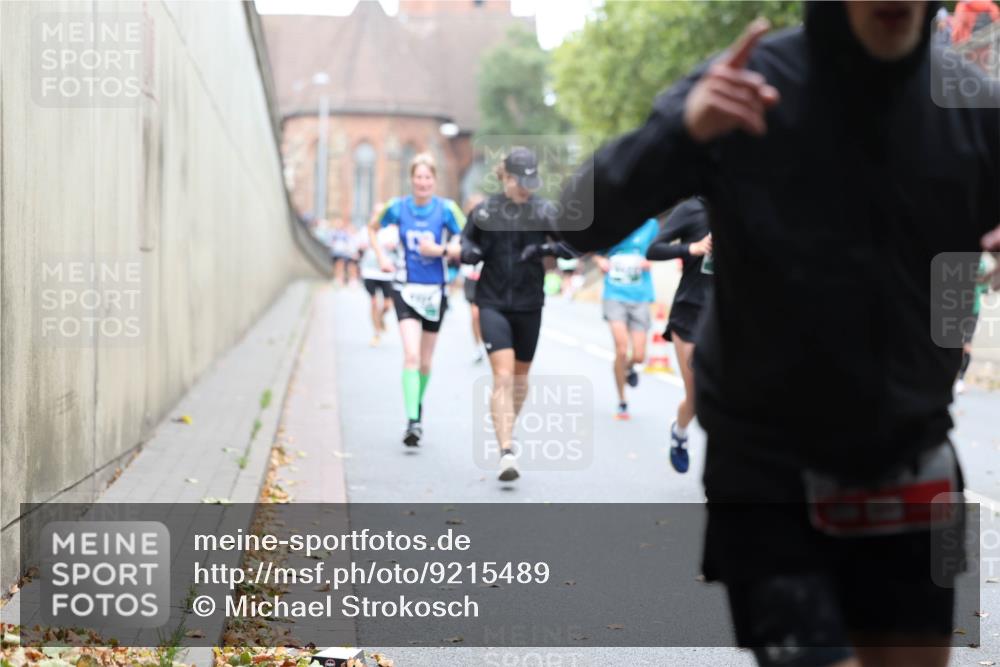 05.10.2025 - 20. swb-Marathon Bremen Michael Strokosch http://msf.ph/oto/9215489 05.10.2025 12:45:56 Laufen 300, 3 meine-sportfotos.de