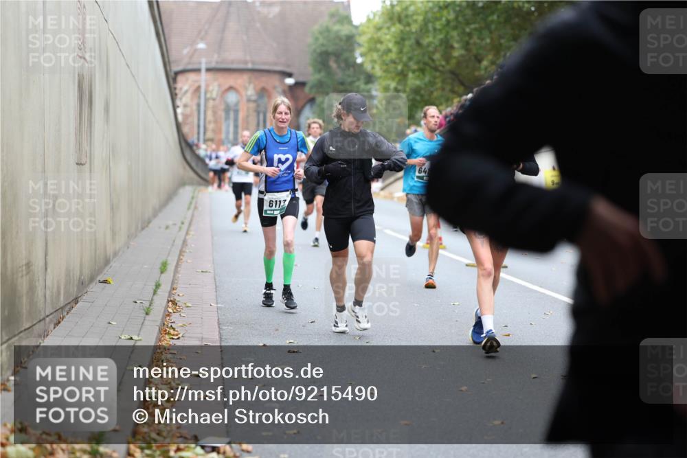 05.10.2025 - 20. swb-Marathon Bremen Michael Strokosch http://msf.ph/oto/9215490 05.10.2025 12:45:56 Laufen 6113, 64, 9 meine-sportfotos.de