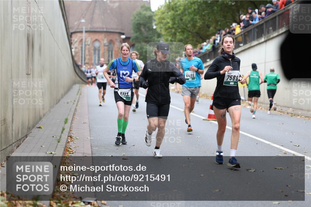 05.10.2025 - 20. swb-Marathon Bremen Michael Strokosch http://msf.ph/oto/9215491 05.10.2025 12:45:57 Laufen 3, 6113, 6486, 7588 meine-sportfotos.de