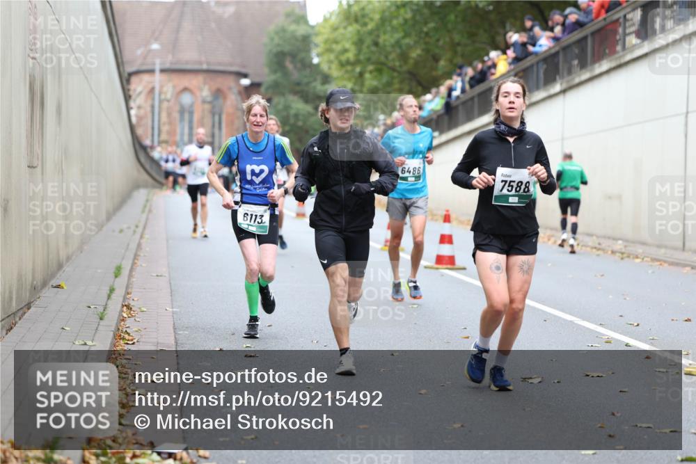 05.10.2025 - 20. swb-Marathon Bremen Michael Strokosch http://msf.ph/oto/9215492 05.10.2025 12:45:57 Laufen 6486, 7588, 6113 meine-sportfotos.de