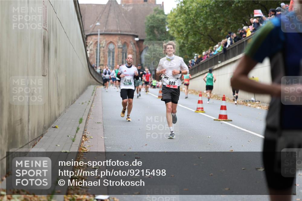 05.10.2025 - 20. swb-Marathon Bremen Michael Strokosch http://msf.ph/oto/9215498 05.10.2025 12:46:00 Laufen 8355, 988, 6 meine-sportfotos.de