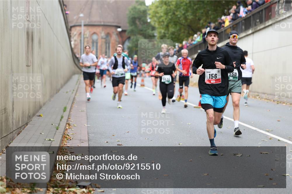 05.10.2025 - 20. swb-Marathon Bremen Michael Strokosch http://msf.ph/oto/9215510 05.10.2025 12:46:09 Laufen 5672, 5530, 156, 550 meine-sportfotos.de