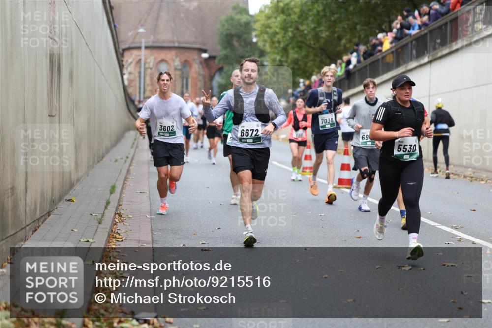 05.10.2025 - 20. swb-Marathon Bremen Michael Strokosch http://msf.ph/oto/9215516 05.10.2025 12:46:11 Laufen 7038, 3602, 6672, 69, 5530 meine-sportfotos.de