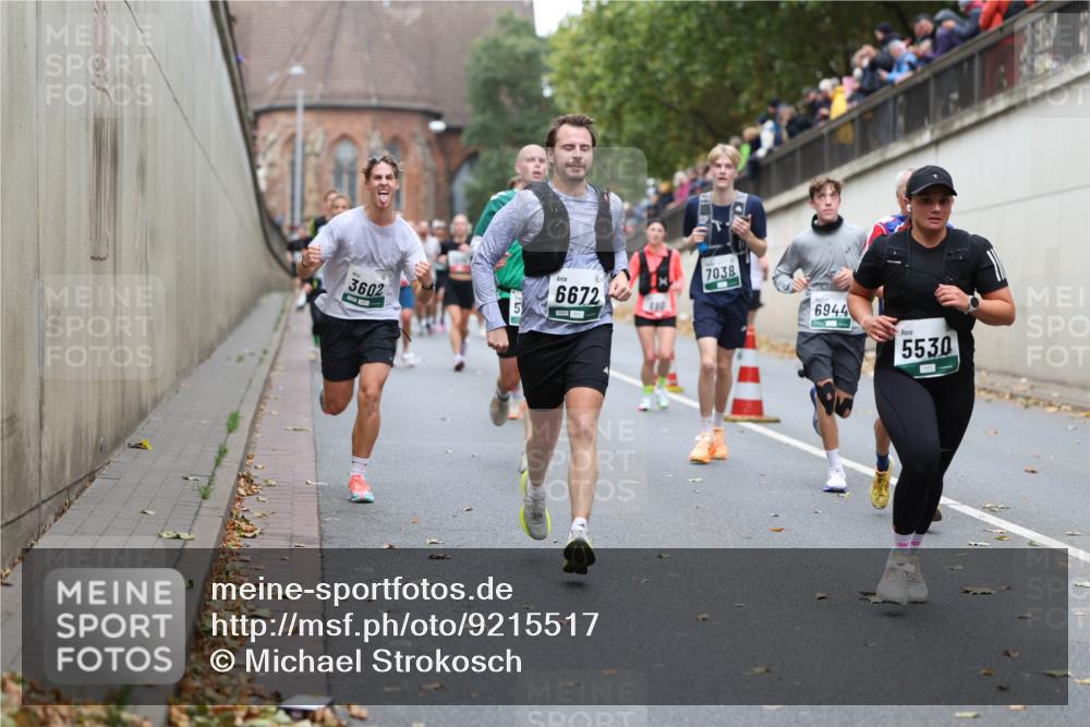 05.10.2025 - 20. swb-Marathon Bremen Michael Strokosch http://msf.ph/oto/9215517 05.10.2025 12:46:11 Laufen 3602, 6672, 7038, 6944, 5530 meine-sportfotos.de