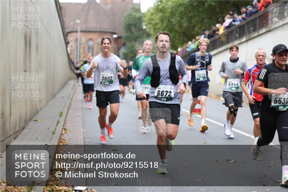 05.10.2025 - 20. swb-Marathon Bremen Michael Strokosch http://msf.ph/oto/9215518 05.10.2025 12:46:12 Laufen 3602, 580, 6672, 7038, 6944, 5530 meine-sportfotos.de
