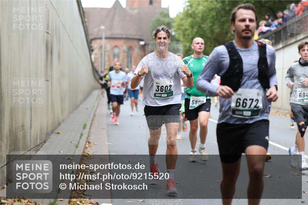 05.10.2025 - 20. swb-Marathon Bremen Michael Strokosch http://msf.ph/oto/9215520 05.10.2025 12:46:13 Laufen 3602, 580, 6672, 694 meine-sportfotos.de