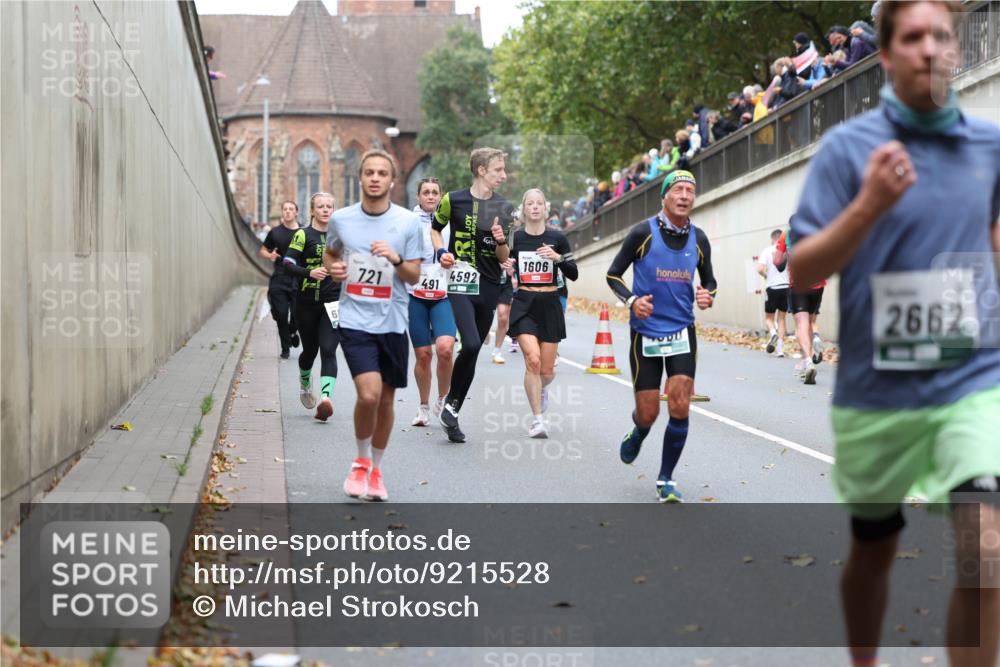 05.10.2025 - 20. swb-Marathon Bremen Michael Strokosch http://msf.ph/oto/9215528 05.10.2025 12:46:16 Laufen 6, 1606, 721, 4592, 491, 2662 meine-sportfotos.de