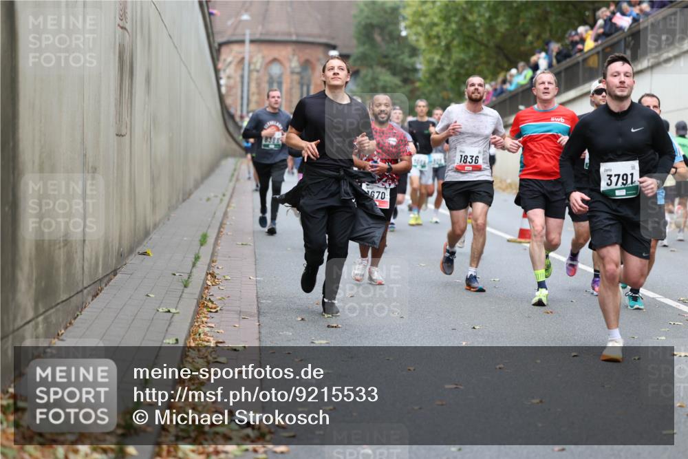 05.10.2025 - 20. swb-Marathon Bremen Michael Strokosch http://msf.ph/oto/9215533 05.10.2025 12:46:21 Laufen 8388, 670, 1836, 3791 meine-sportfotos.de