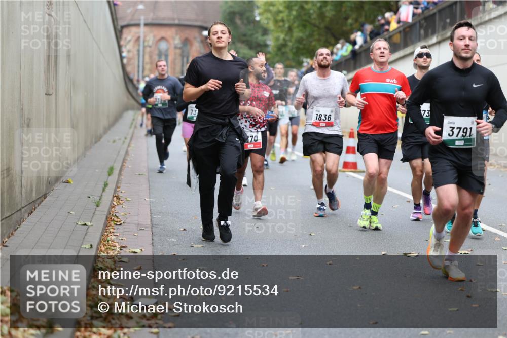05.10.2025 - 20. swb-Marathon Bremen Michael Strokosch http://msf.ph/oto/9215534 05.10.2025 12:46:21 Laufen 73, 70, 1836, 1, 73, 3791 meine-sportfotos.de